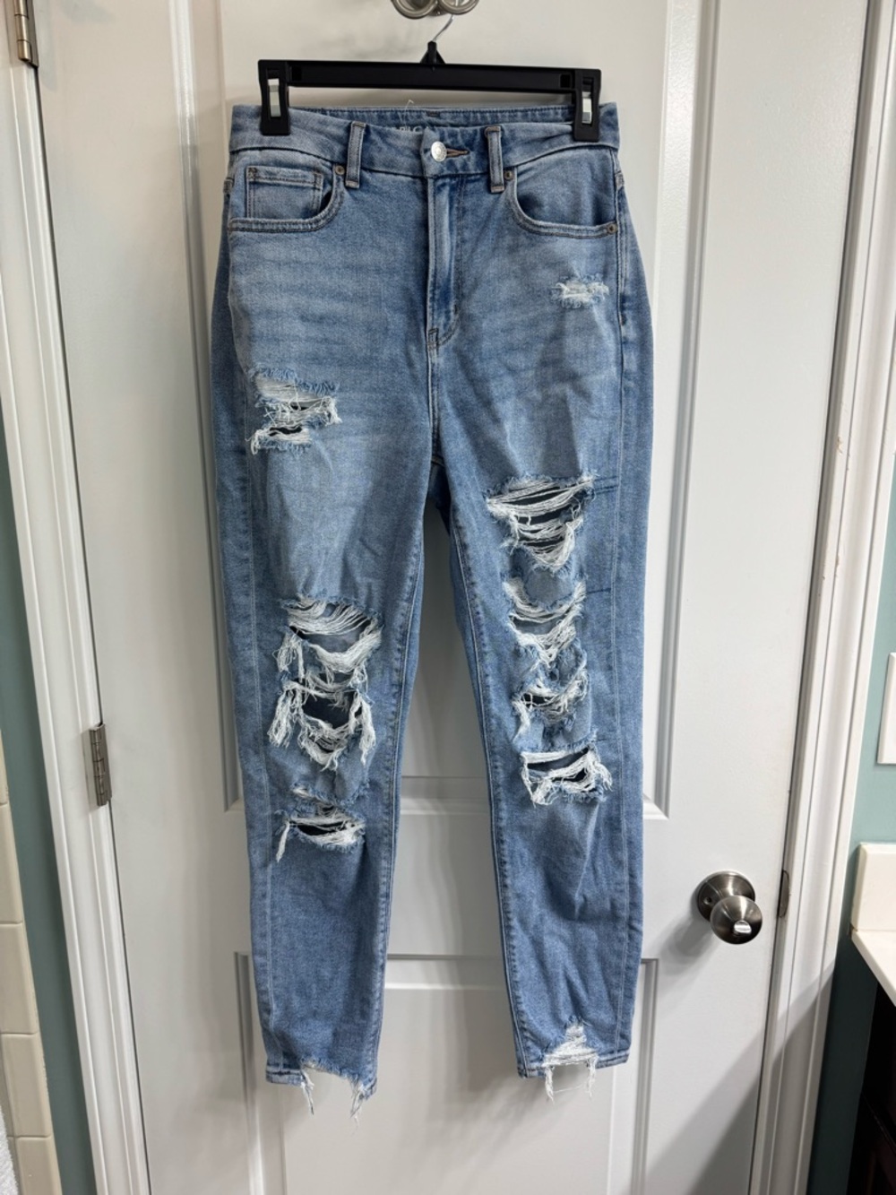 High-Rise Distressed Light Blue Women's Jeans American Eagle